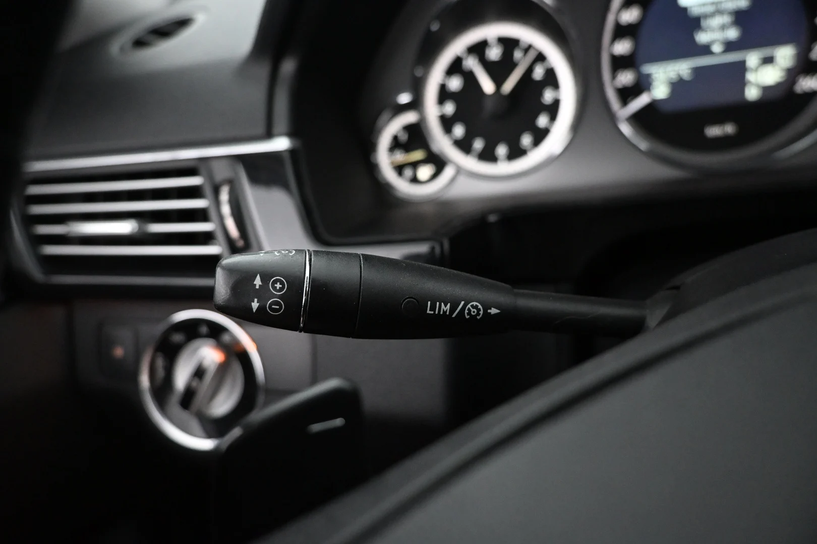 Car Image - 1FRUAW9MdCHkziJIwTnlvD