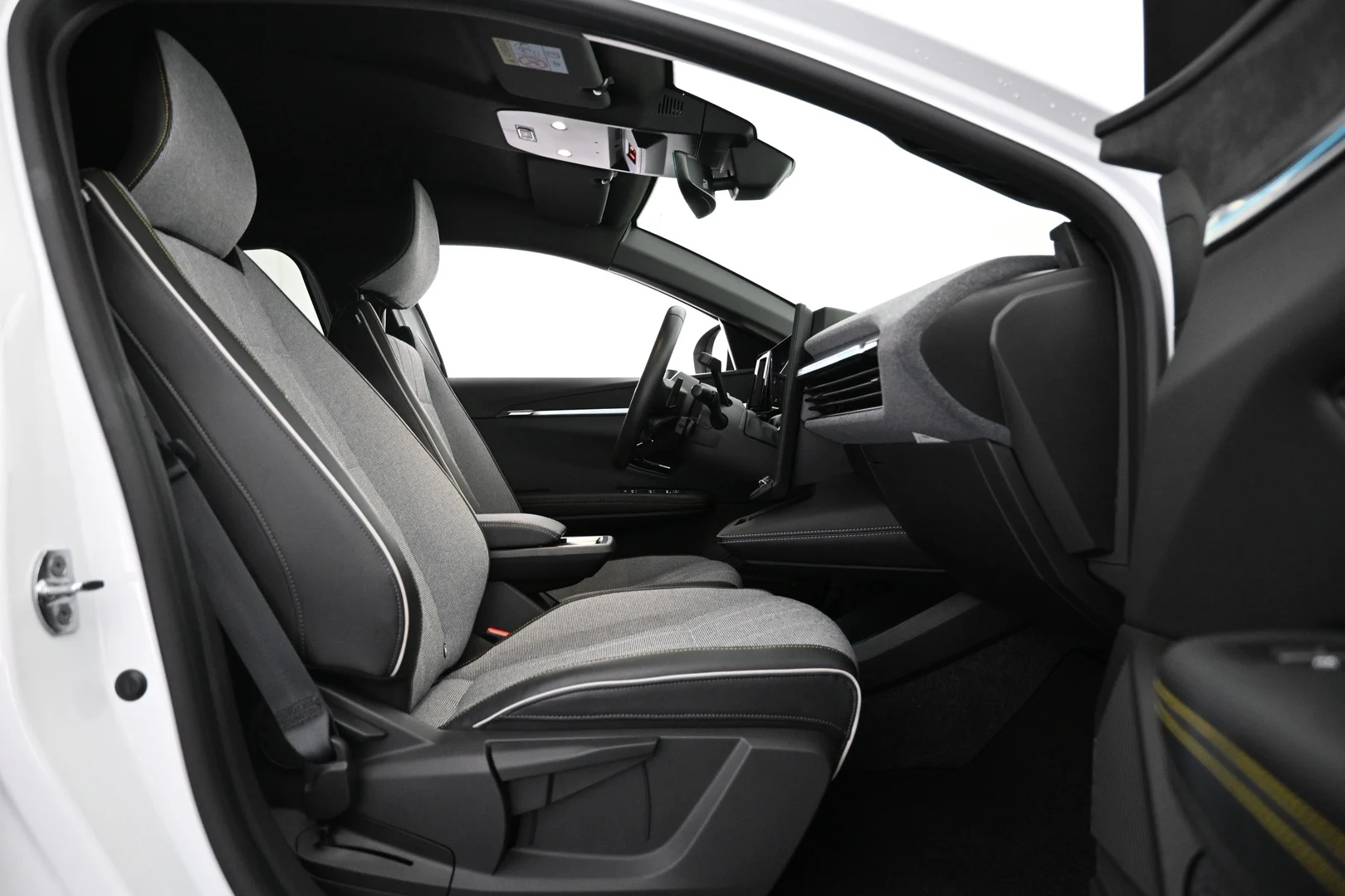 Car Image - 1vqTu3zCAzWqoLoUgRnCXZ