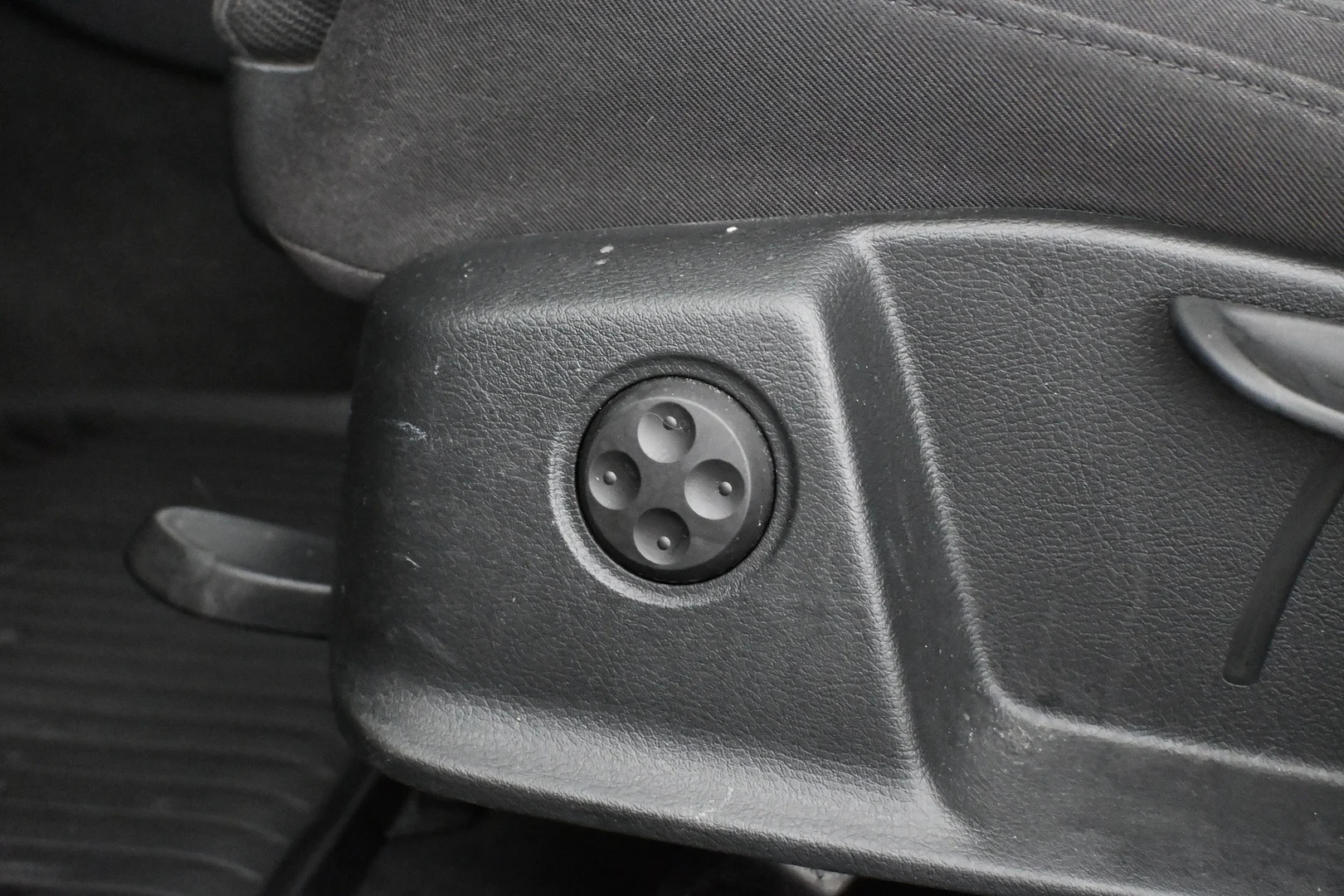 Car Image - 6ae4MQ0UAhgpIrHg5fHWhf