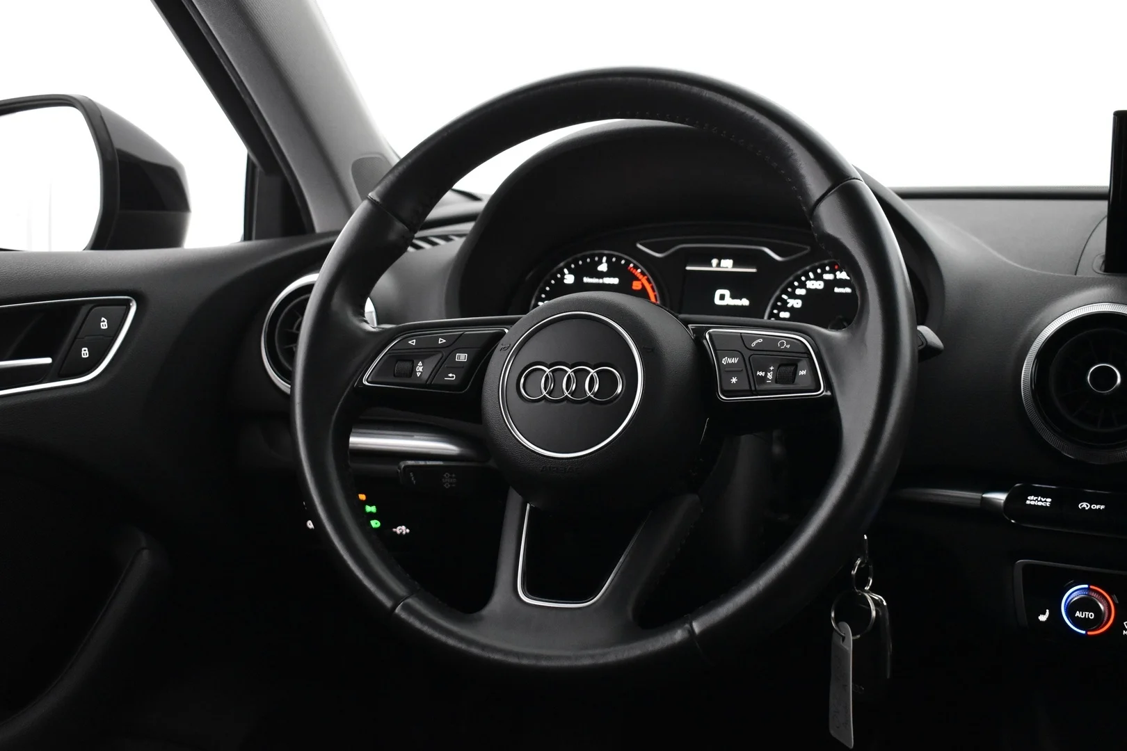 Car Image - neOXz5DDaQr2L7jPamqm9