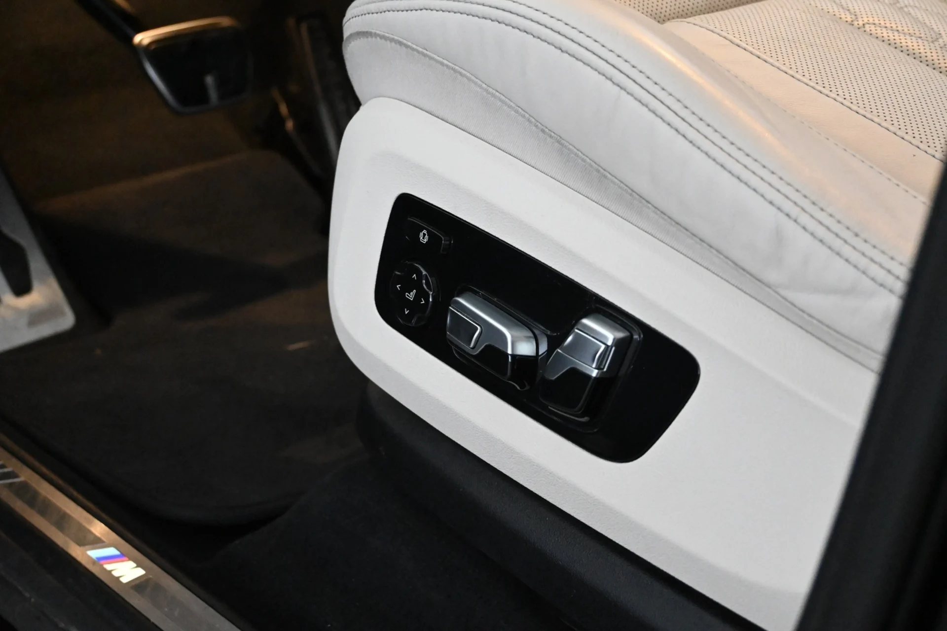 Car Image - 44z7pgFL3Bh3nHoIAZbcnr