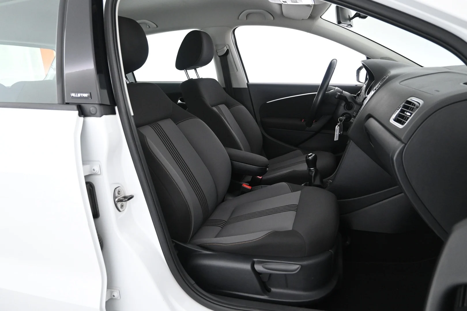 Car Image - 4otyeiZn7D9dzddEOqSf65