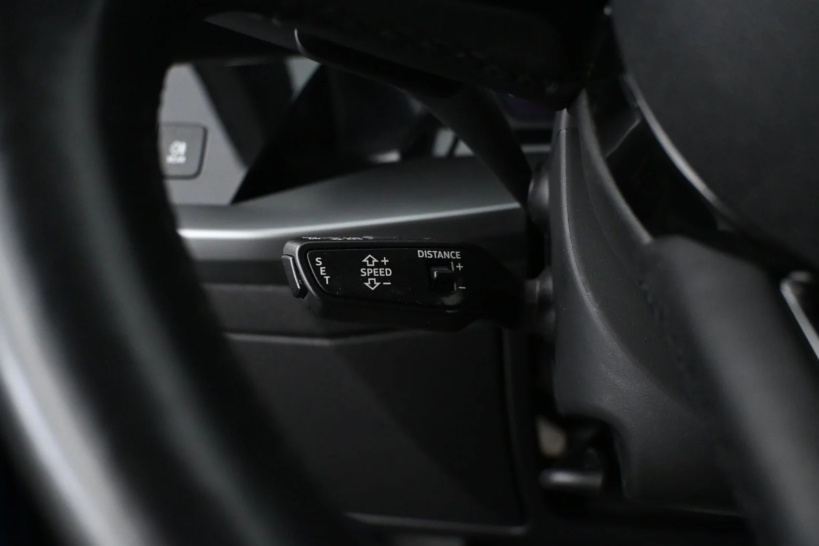 Car Image - aEcOjX6fQ49Q0fP59Jllm