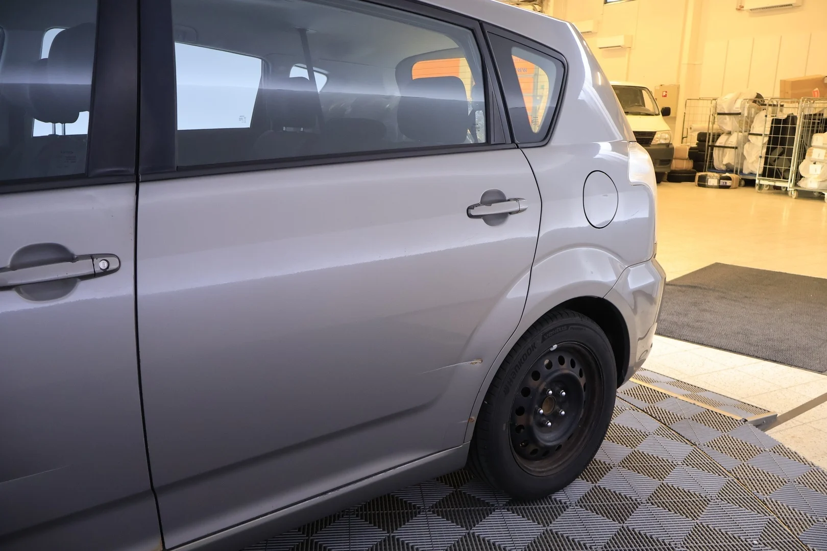 Car Image - vOLQx8dlW663xHnM8img7