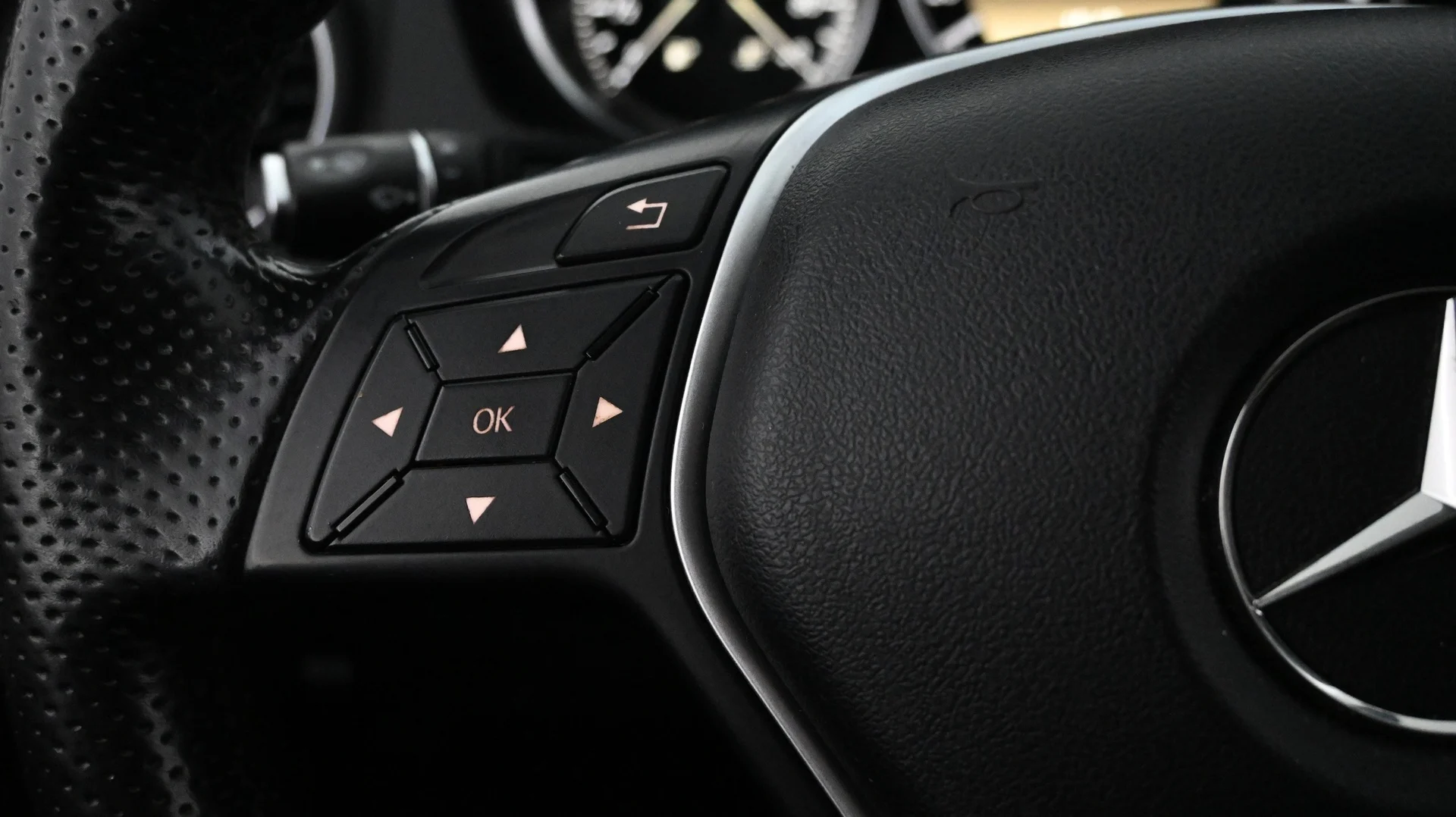 Car Image - 2bJ6WkGuZODQXJ6e0XzIvT