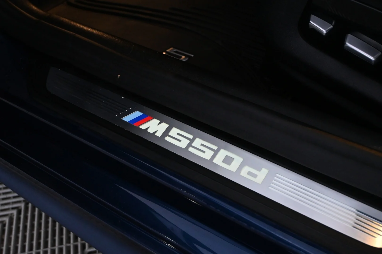 Car Image - an2voZWe11tosbg275H3u