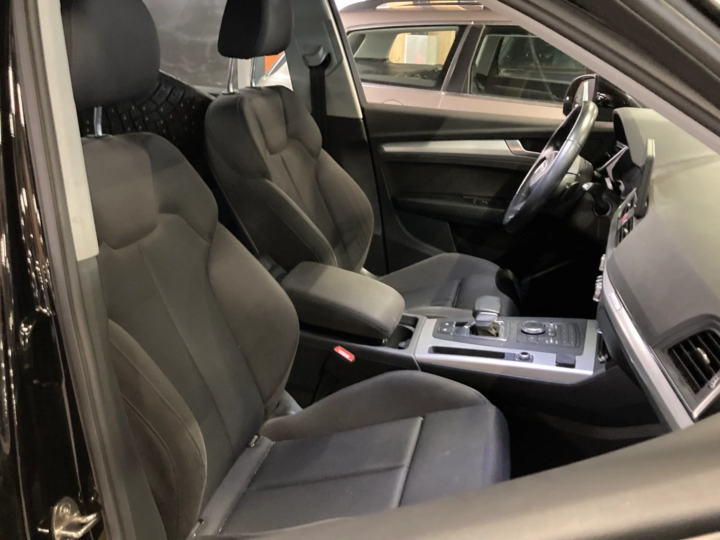 Car Image - 3706RkXC8j9x7lllzTg6yW