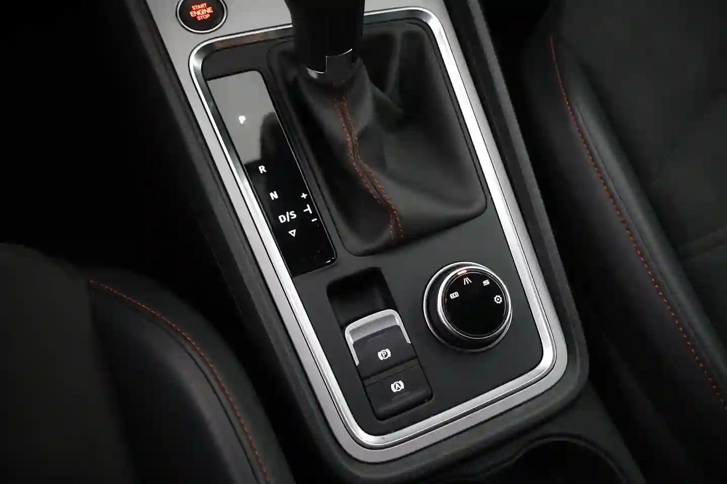 Car Image - 2IDL9CaAIrZQ7dg9oBM20G