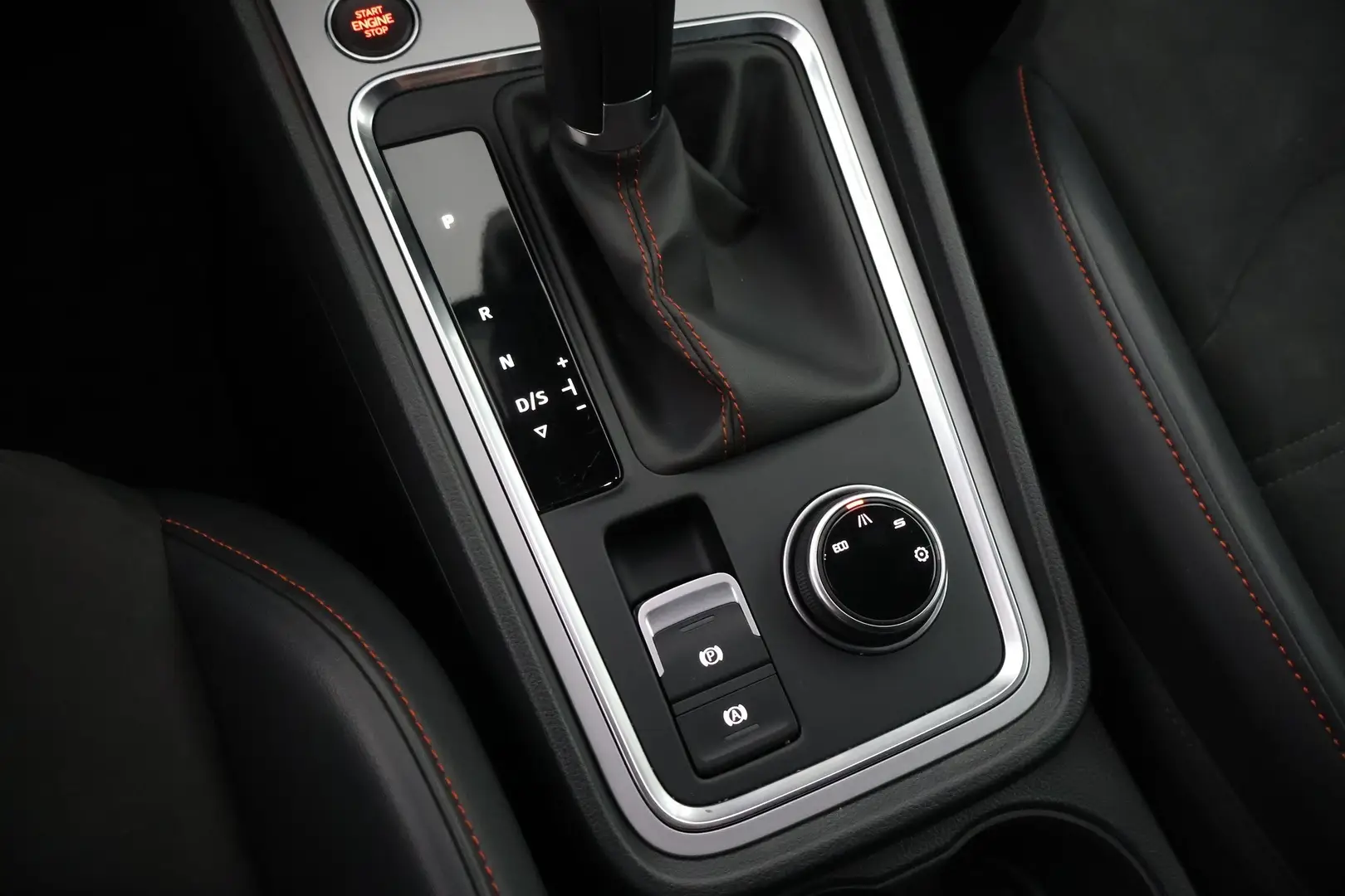 Car Image - 2IDL9CaAIrZQ7dg9oBM20G