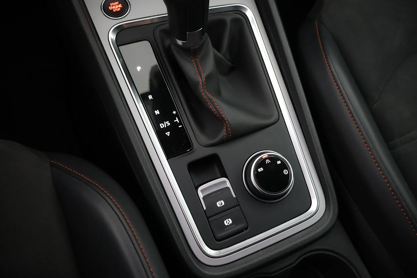 Car Image - 2IDL9CaAIrZQ7dg9oBM20G