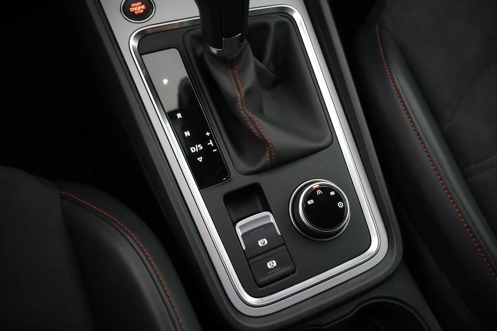 Car Image - 2IDL9CaAIrZQ7dg9oBM20G