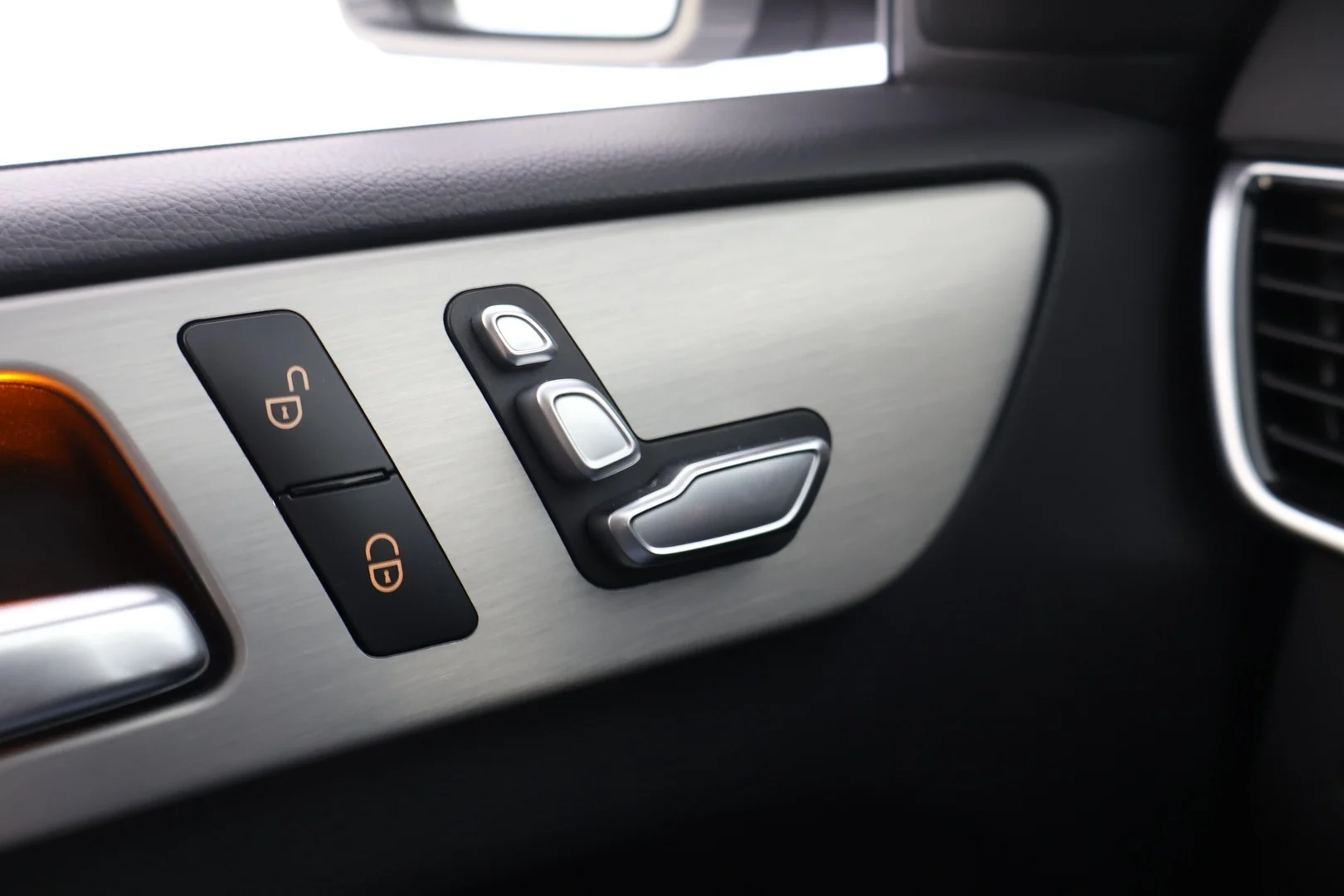 Car Image - MVyB7v0Eo1prirdmDHFDC