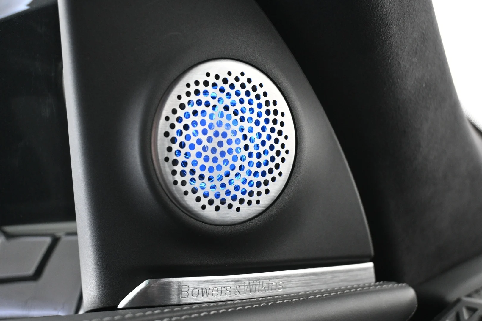 Car Image - 1Y3ILcvxJd5H84YQ2mtLdJ