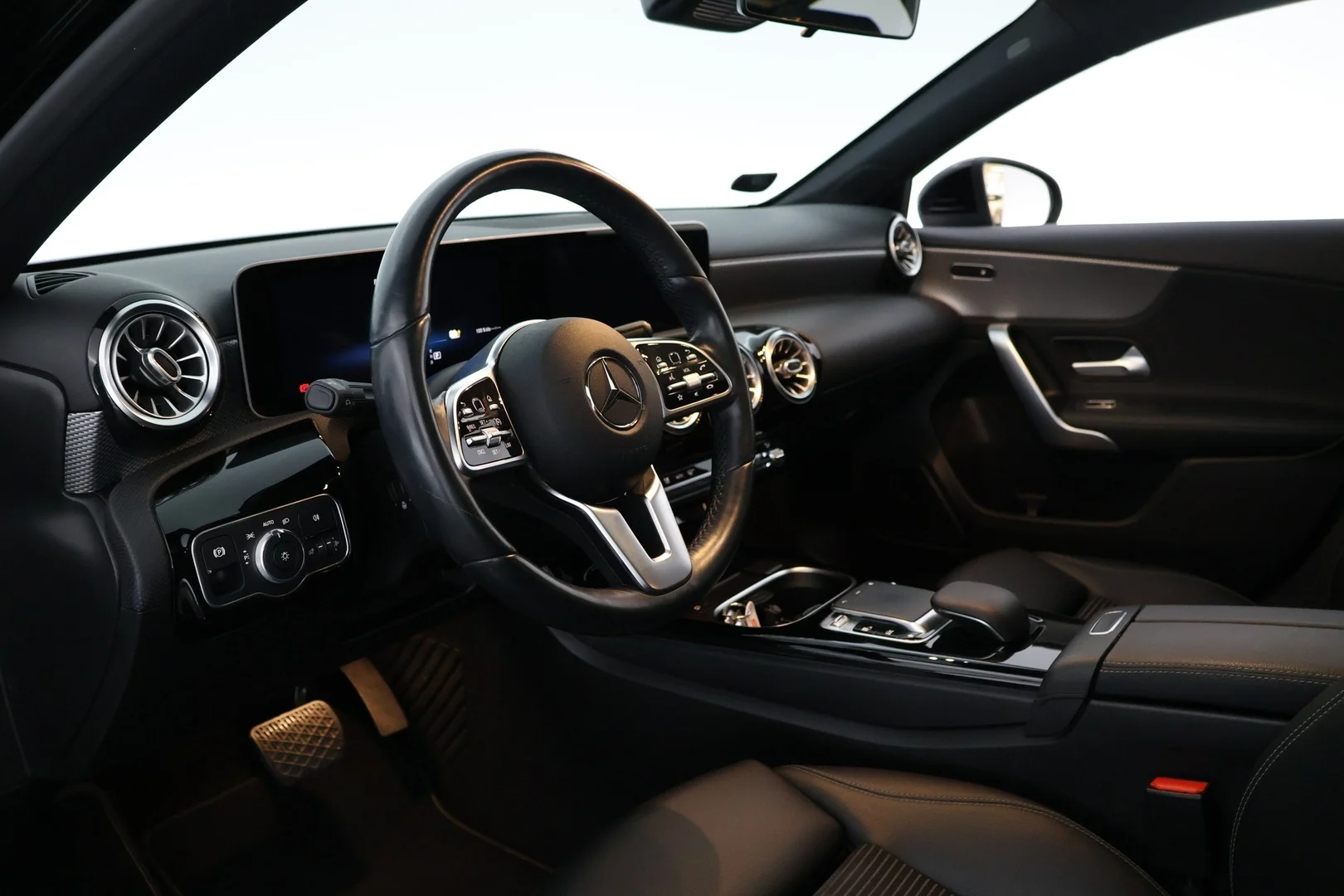 Car Image - 4ZUHbheW2XMhzniL5MhjmI