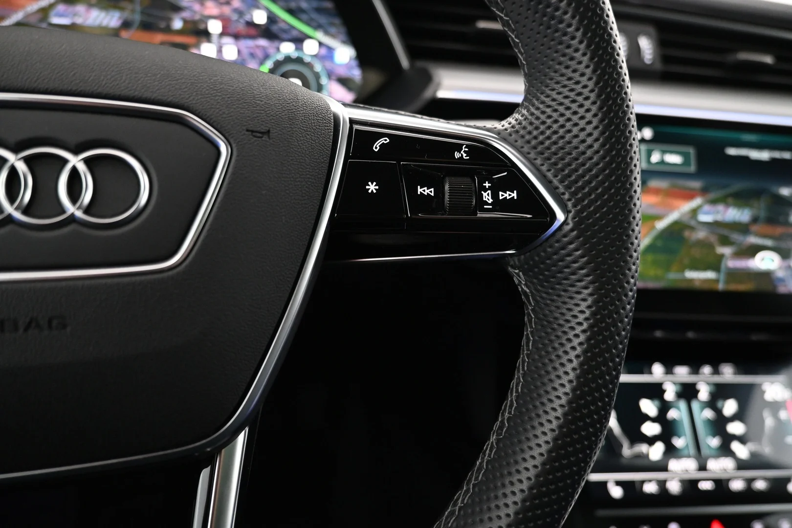 Car Image - 5xzY1zaLoBB71AWTcLlMfg