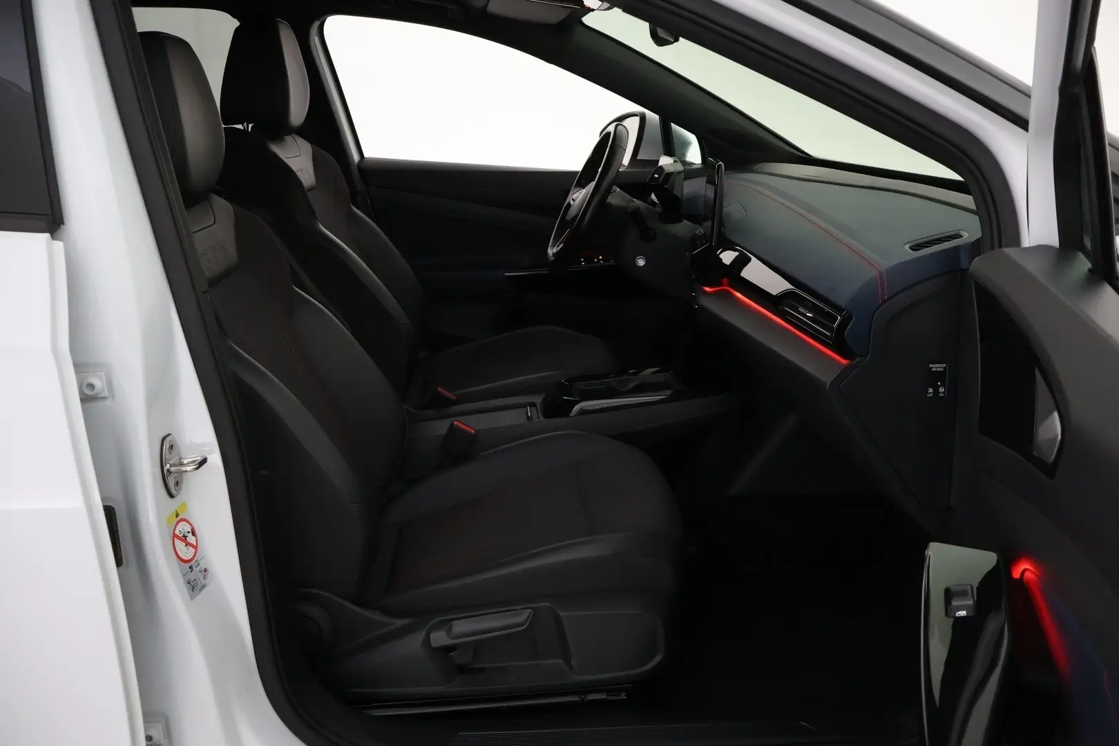 Car Image - 6EHViMBNDmeF2CZzO2i737