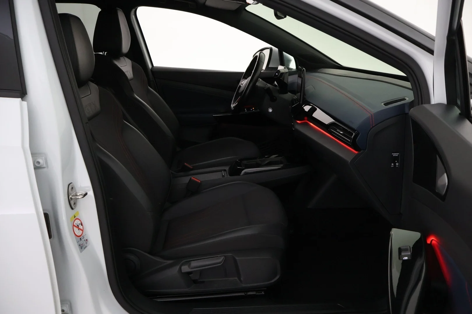 Car Image - 6EHViMBNDmeF2CZzO2i737