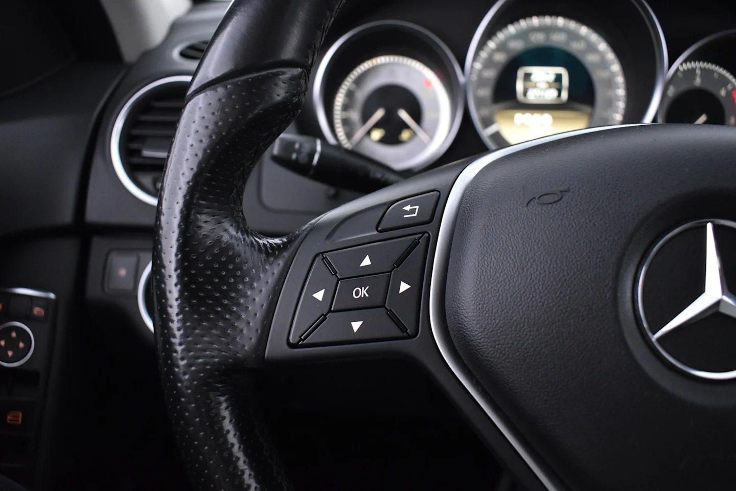 Car Image - 4bSNxqlDCuDHUgEbNlWdVA