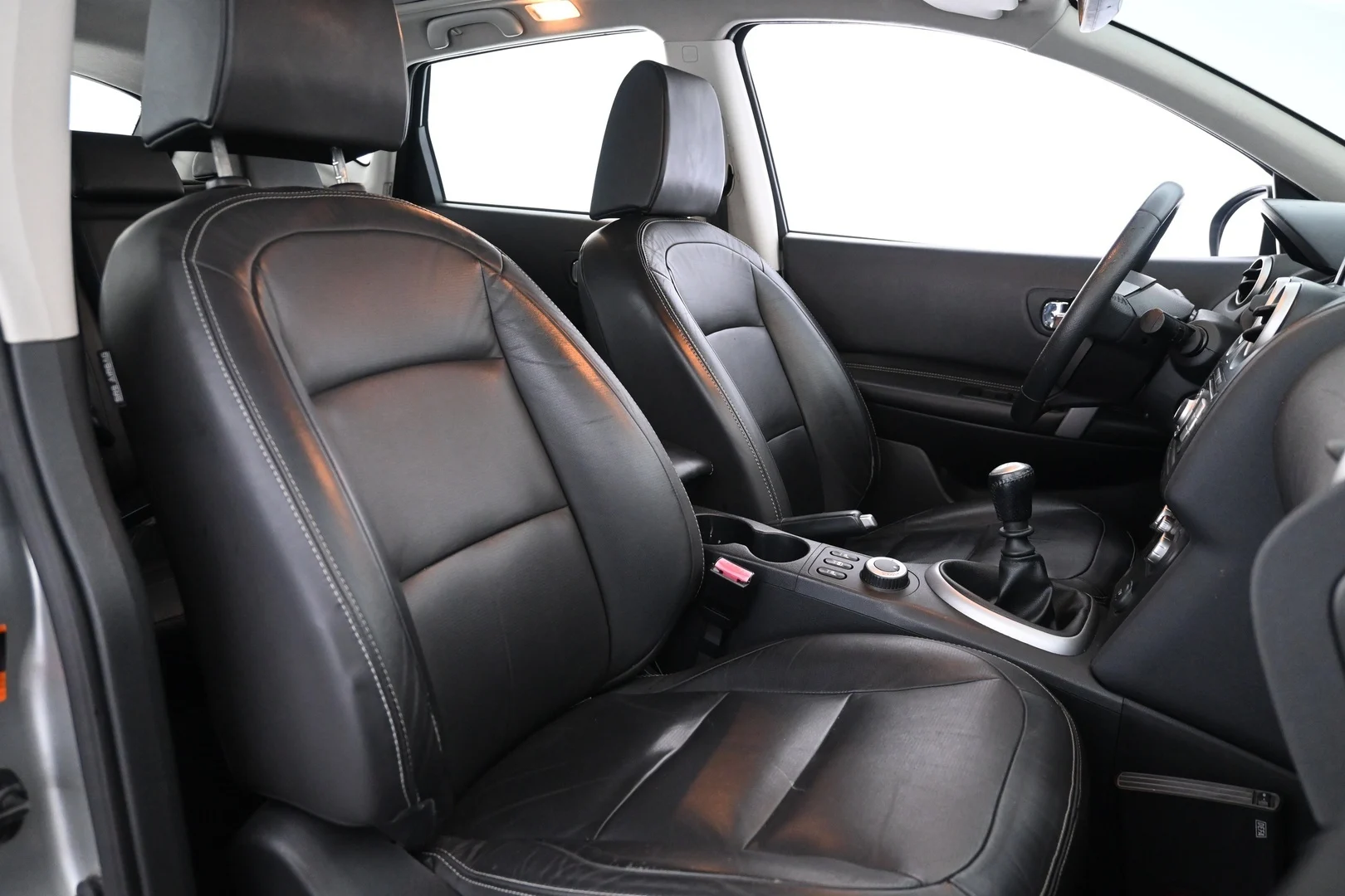 Car Image - 2Bsew2jqtqbWZfE7LiIGzj