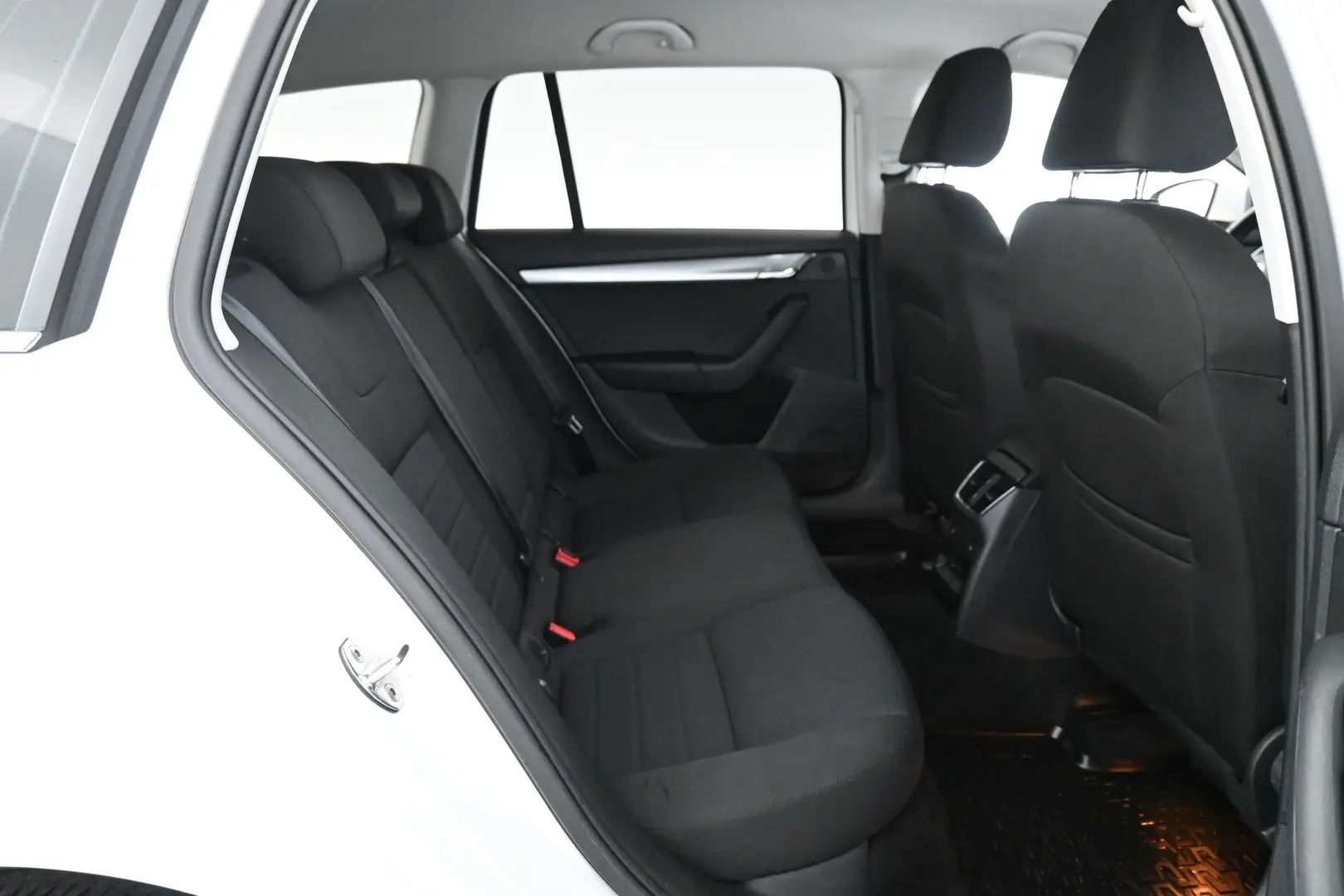 Car Image - 6uP9j8PVpmDpYNYIxBjsod