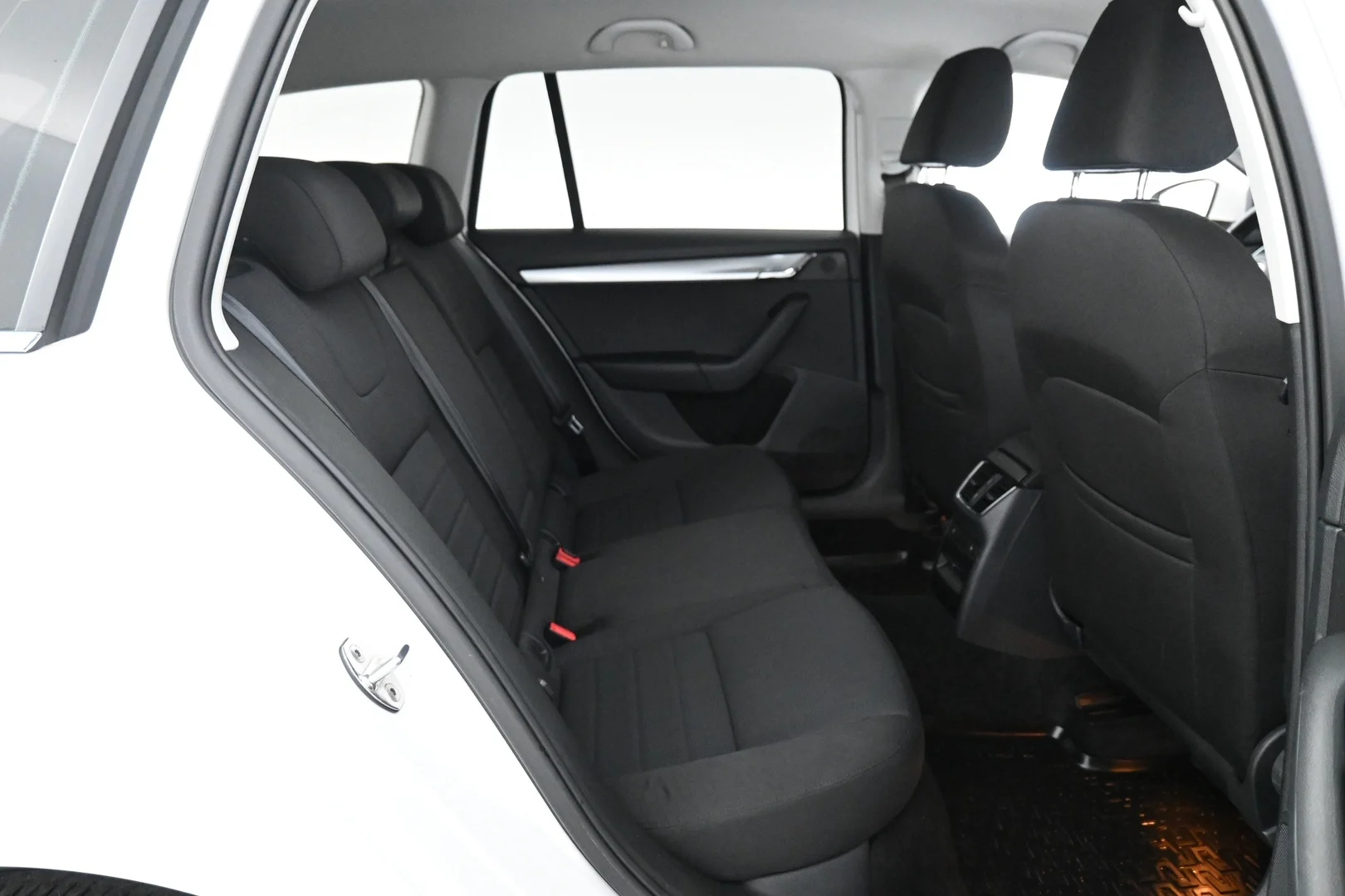 Car Image - 6uP9j8PVpmDpYNYIxBjsod