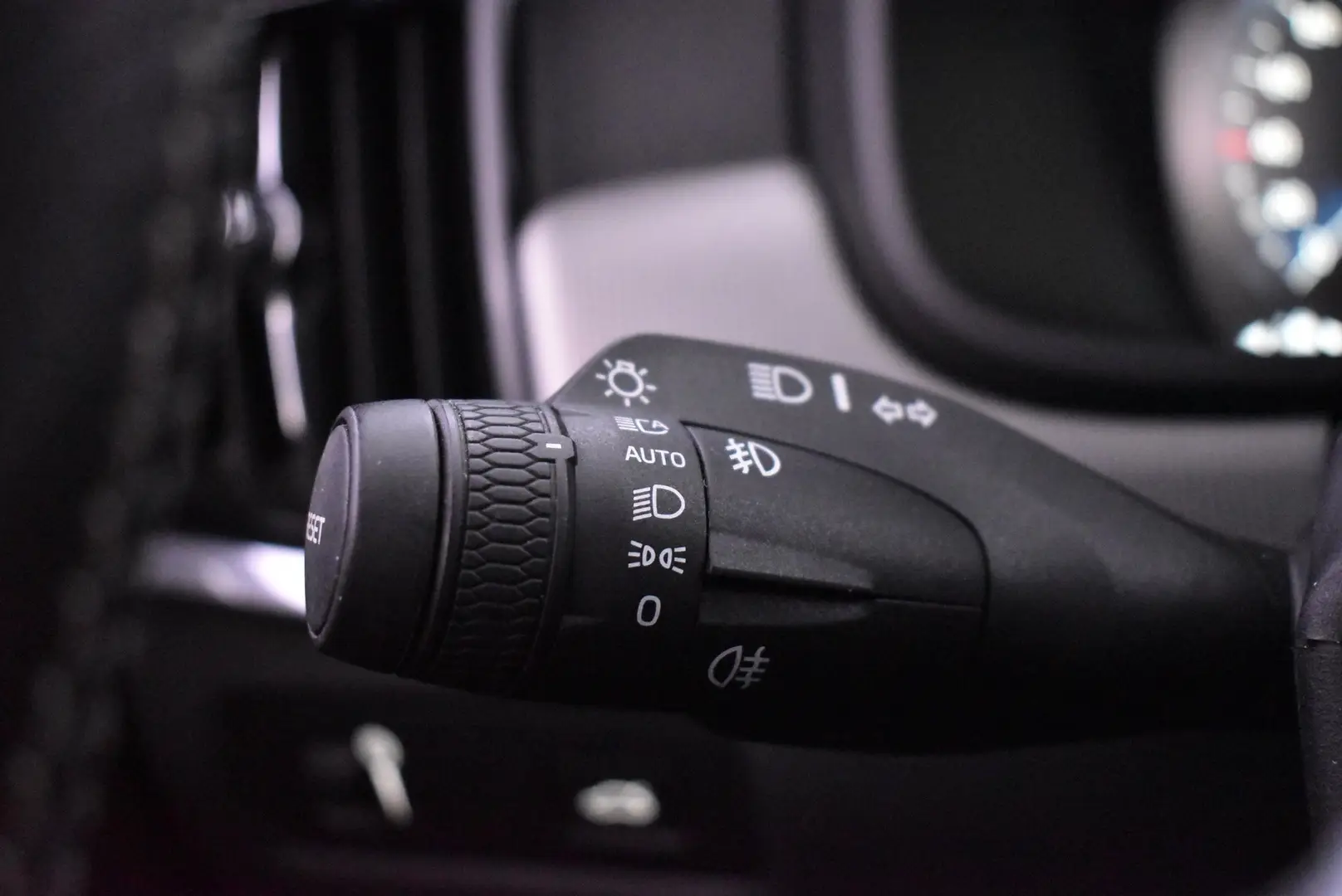 Car Image - 1e9fGs4AKUMRy7C7q8y4tz