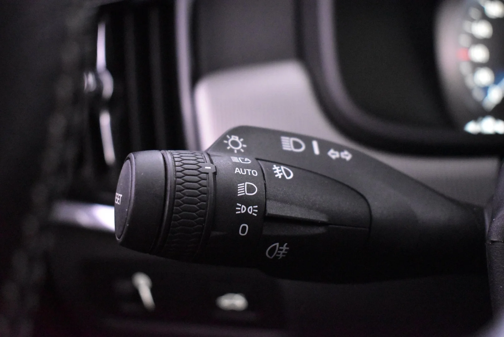 Car Image - 1e9fGs4AKUMRy7C7q8y4tz