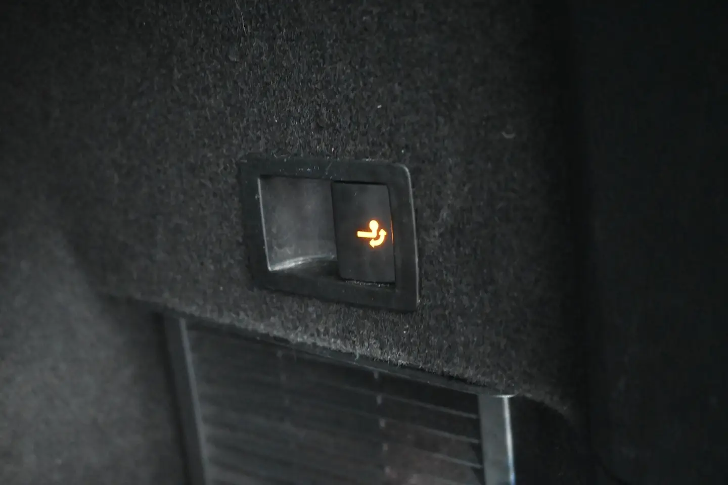 Car Image - 52NKPgV4TbrUrobxTlyZL1