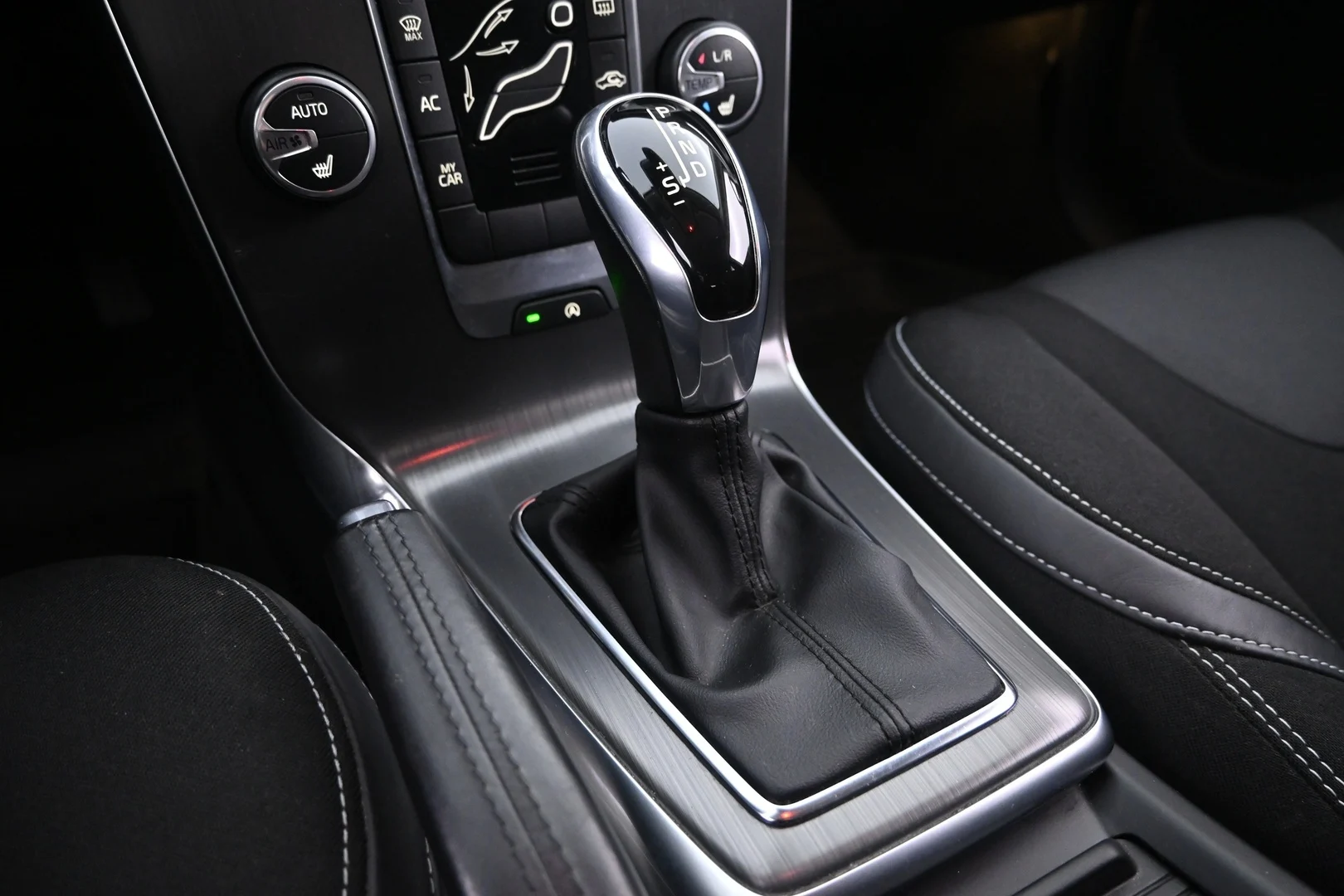 Car Image - 2L9dE7fltbu87qxCHyeUo3