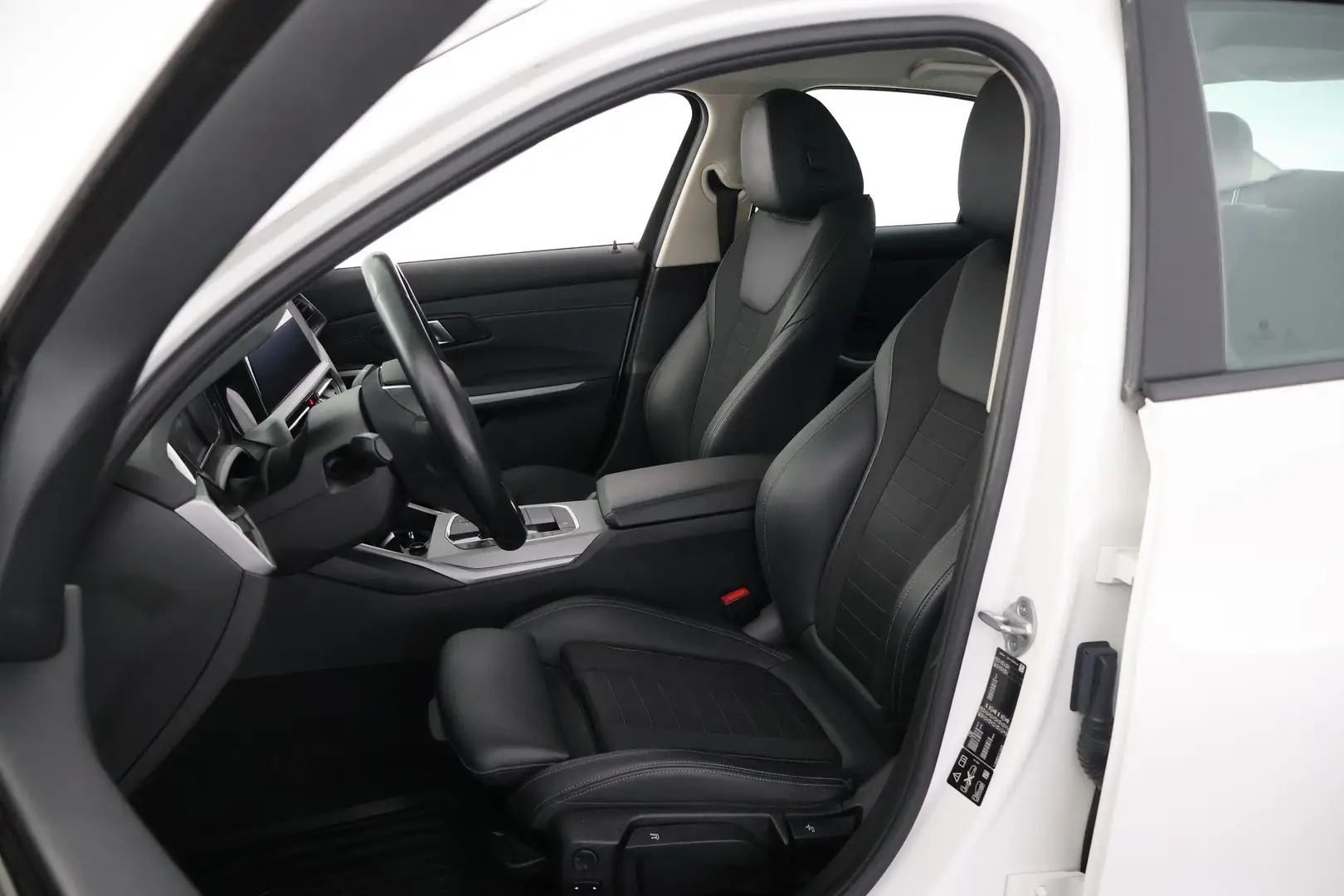 Car Image - 20qDg0q5vj9DBIGDnSlyBb