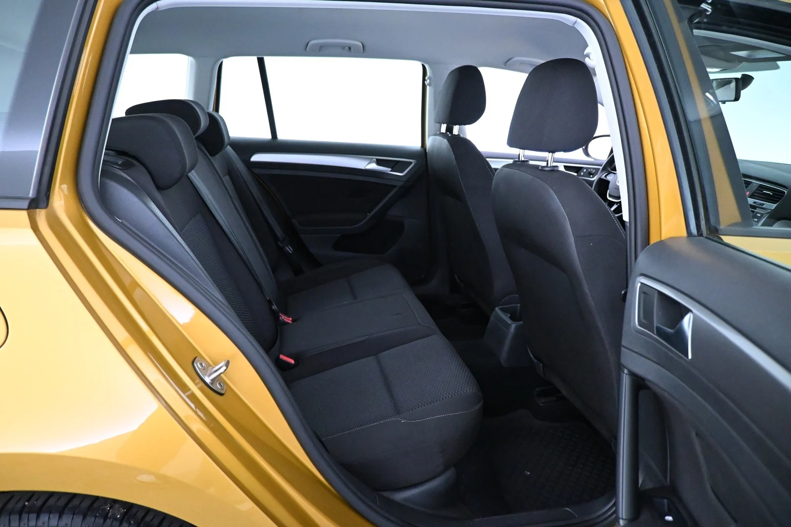 Car Image - 7hx2Op2ra1Ox1ngIz9KcpB