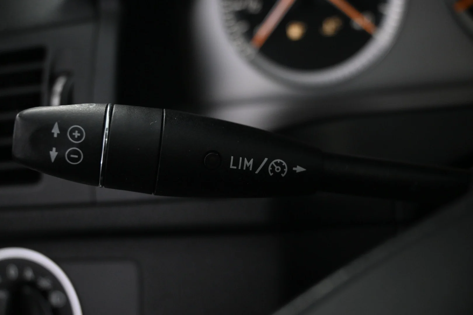 Car Image - 4xt4G8D4XuUn4updLh7IFI