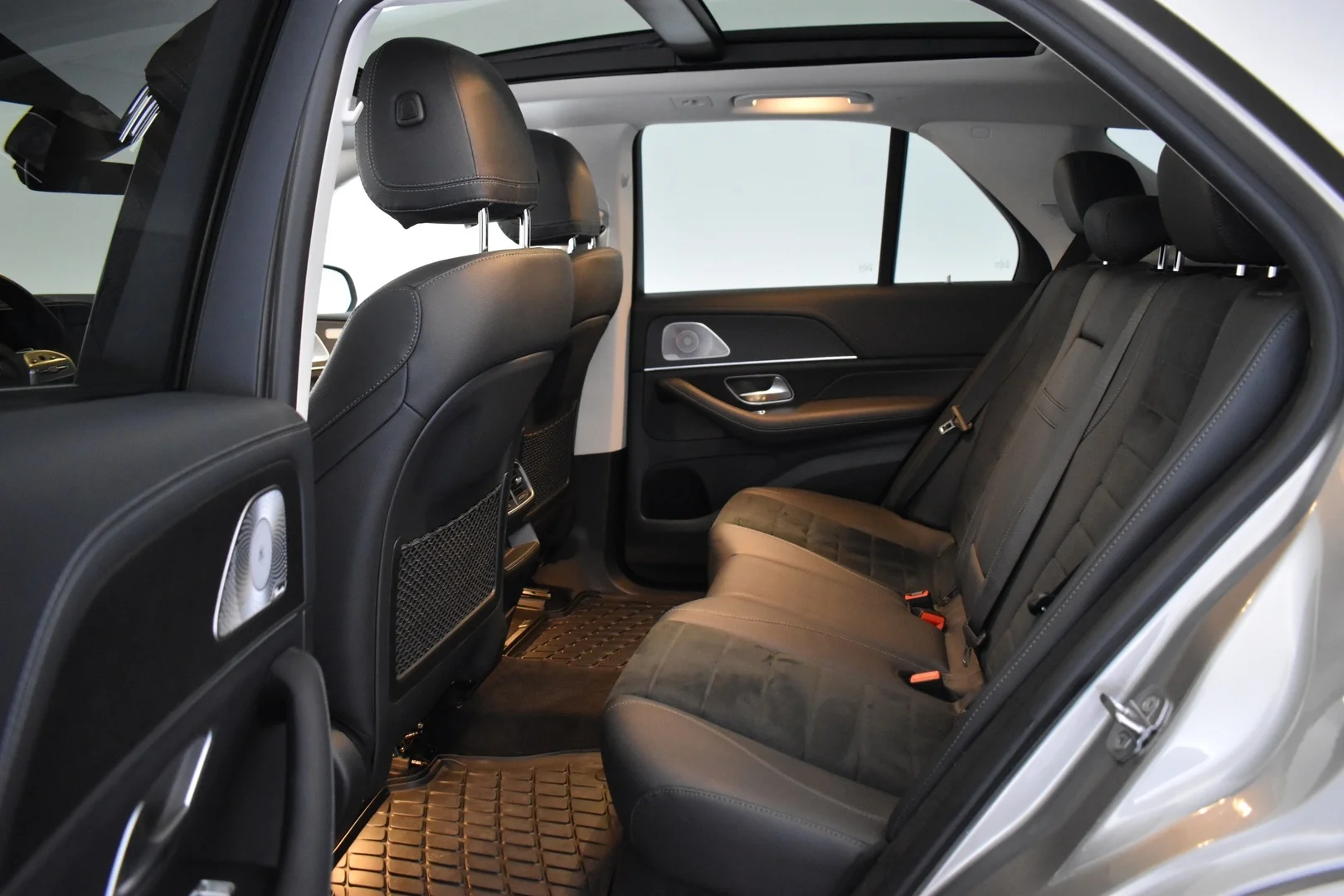 Car Image - OXiKNMPDpvmkc7TQiY8na