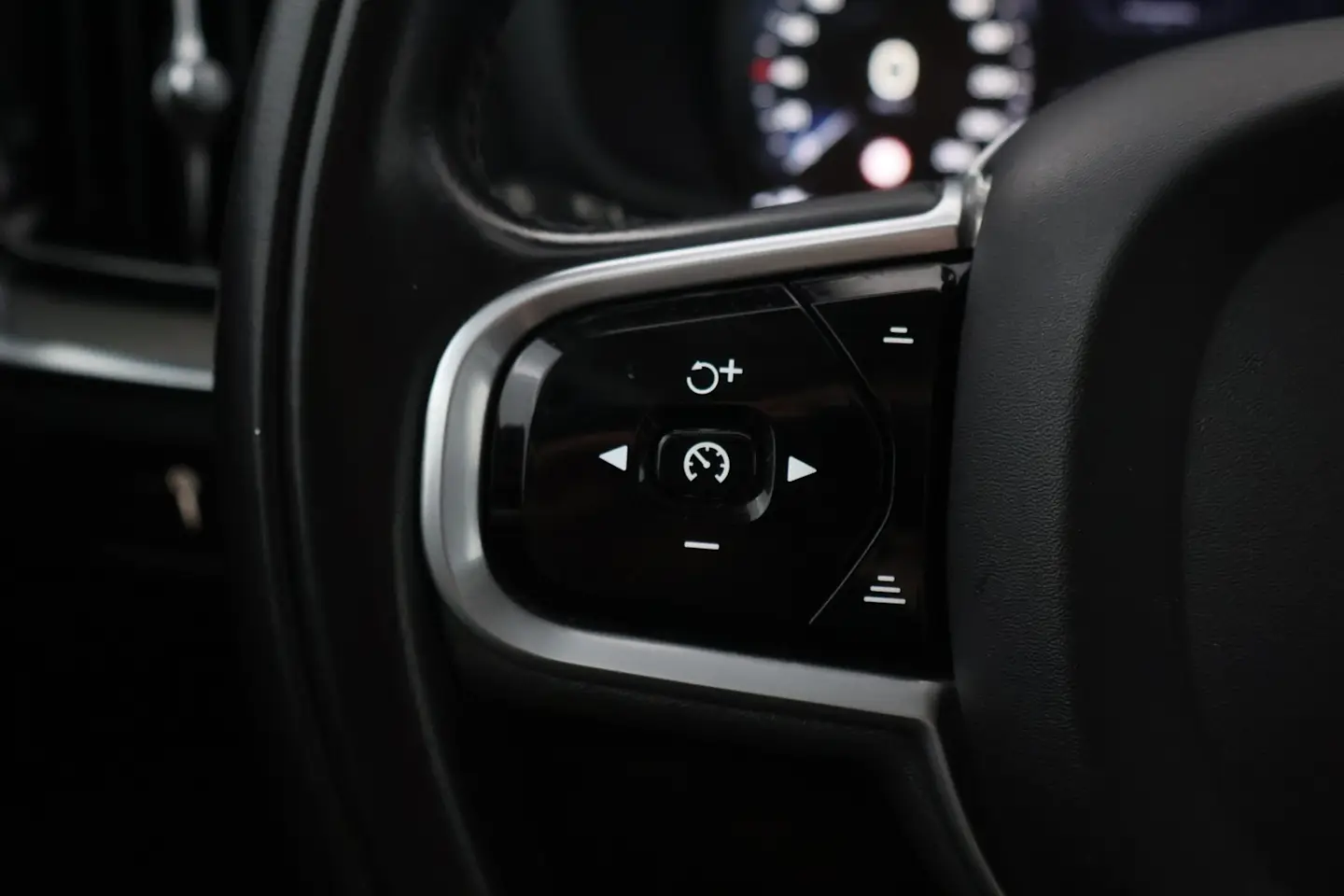 Car Image - 3Sy0VGOzb1xe2OFiJQBHXF