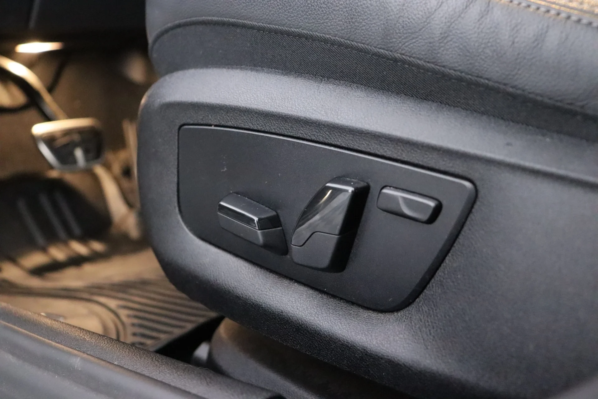 Car Image - jqY98CY9i0dpTX97OnLuR