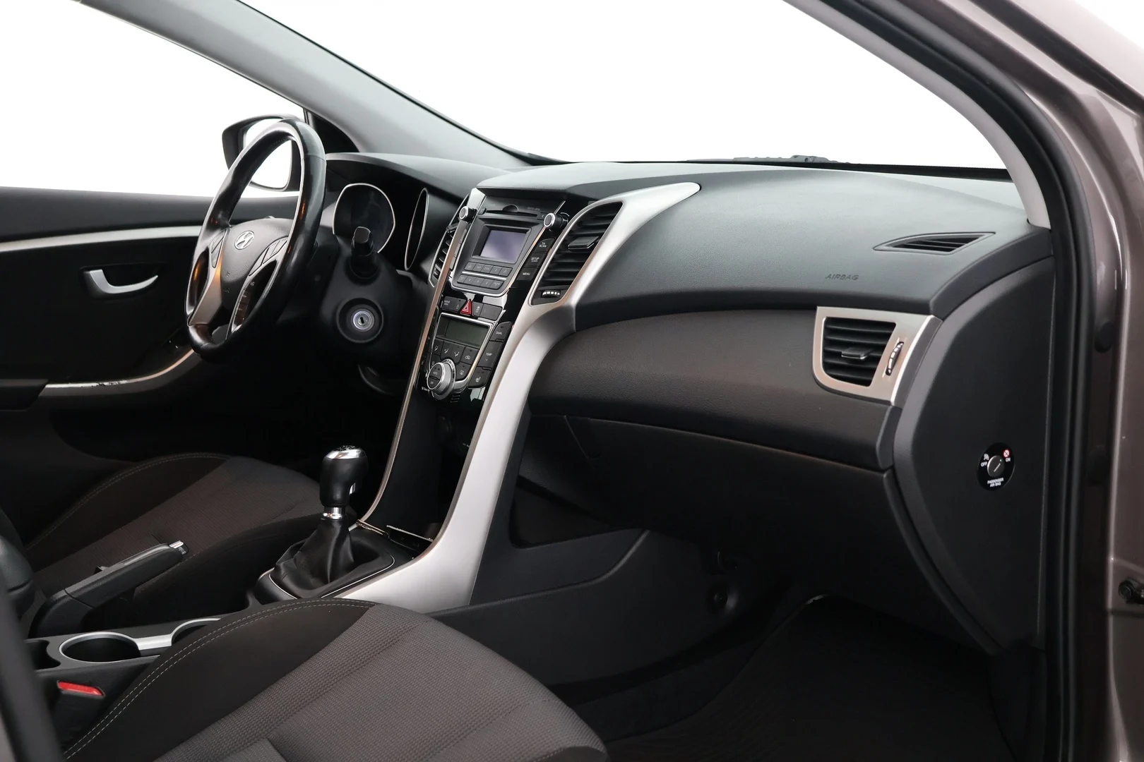 Car Image - WR7ELX1K6sT6RzAi3GPb2