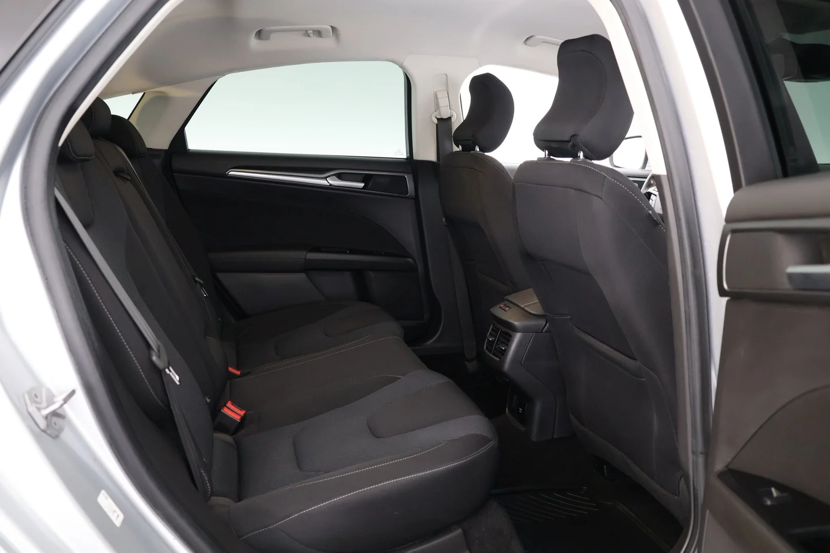 Car Image - 5VjyBknPQDnhwYeOqzQ6xf