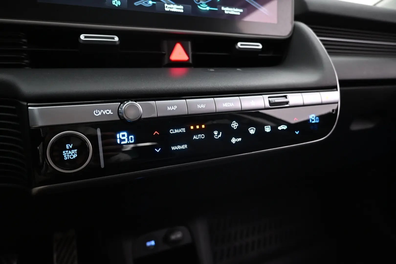 Car Image - 46uEWryf5h9j48cRdEV9U1