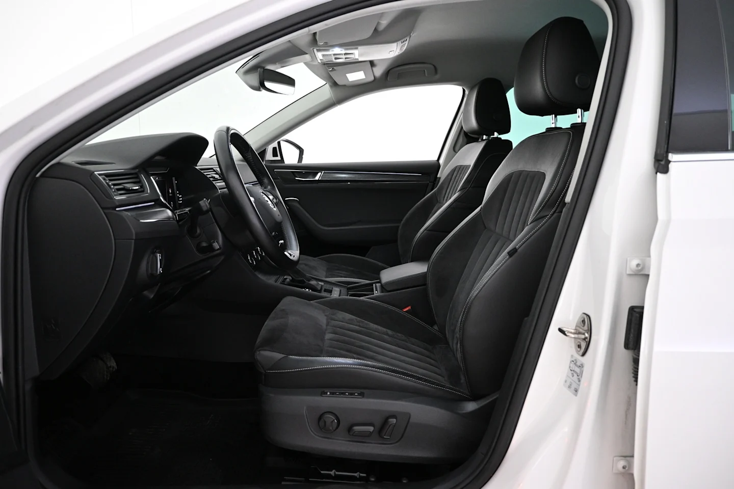 Car Image - 2TzoDDepdSEvhNu4G6Zbce