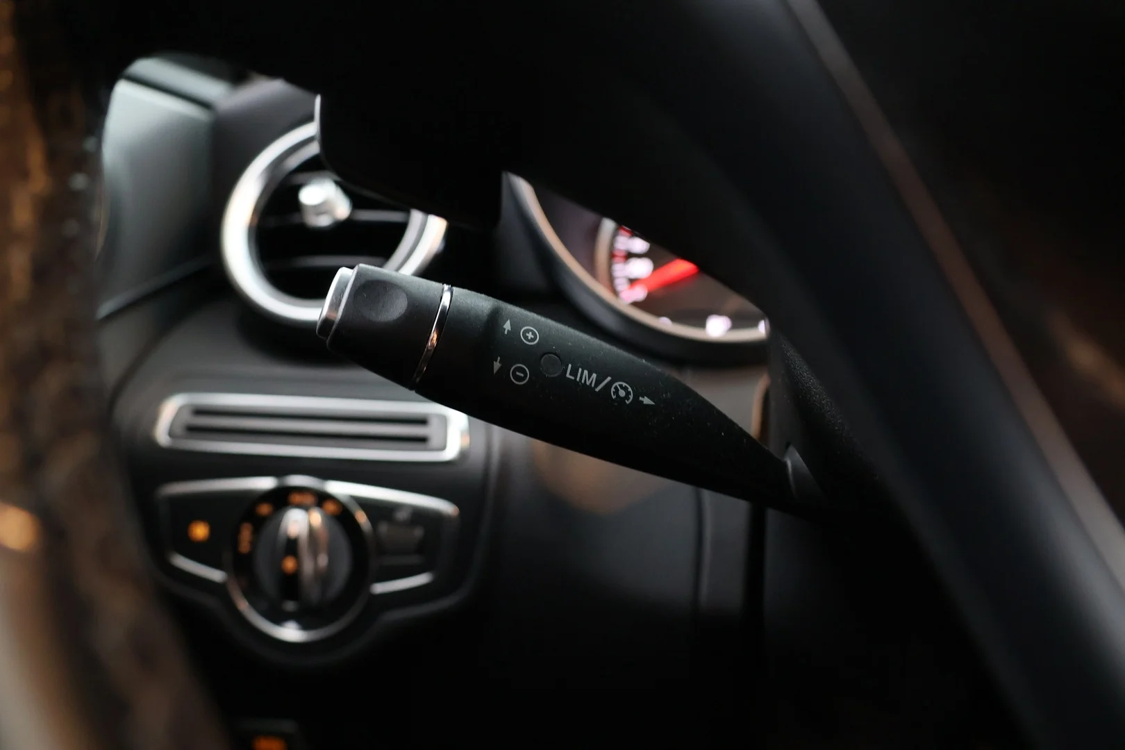 Car Image - 6MqDV8LtZUMXzDIhZ5xsEl