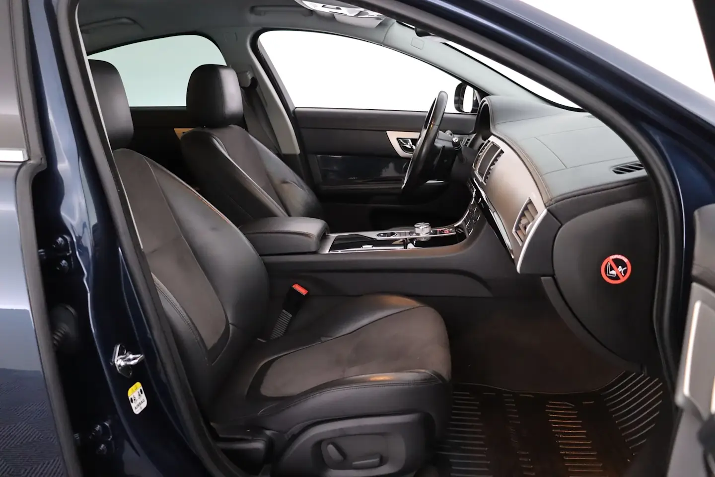 Car Image - 7B6jvSKzw6uVCqlb49rIGX