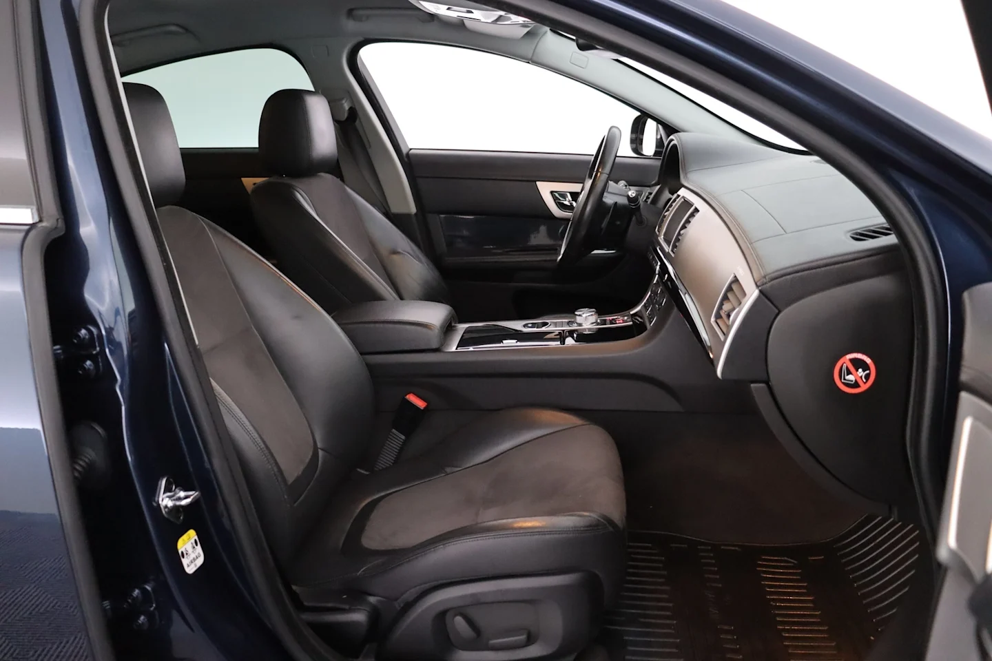 Car Image - 7B6jvSKzw6uVCqlb49rIGX