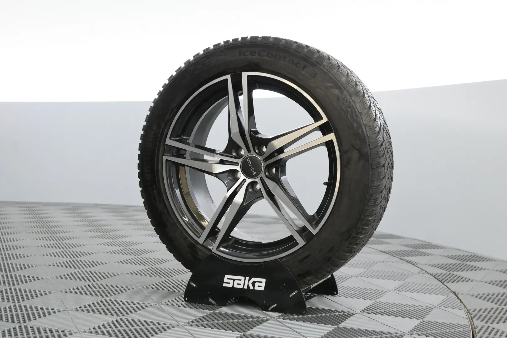 Car Image - 6xBq4B4hWNFwzxV7iS1zg4
