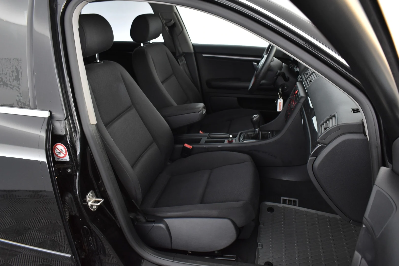 Car Image - 6gLgNEbWQEahkXad9AzTEZ