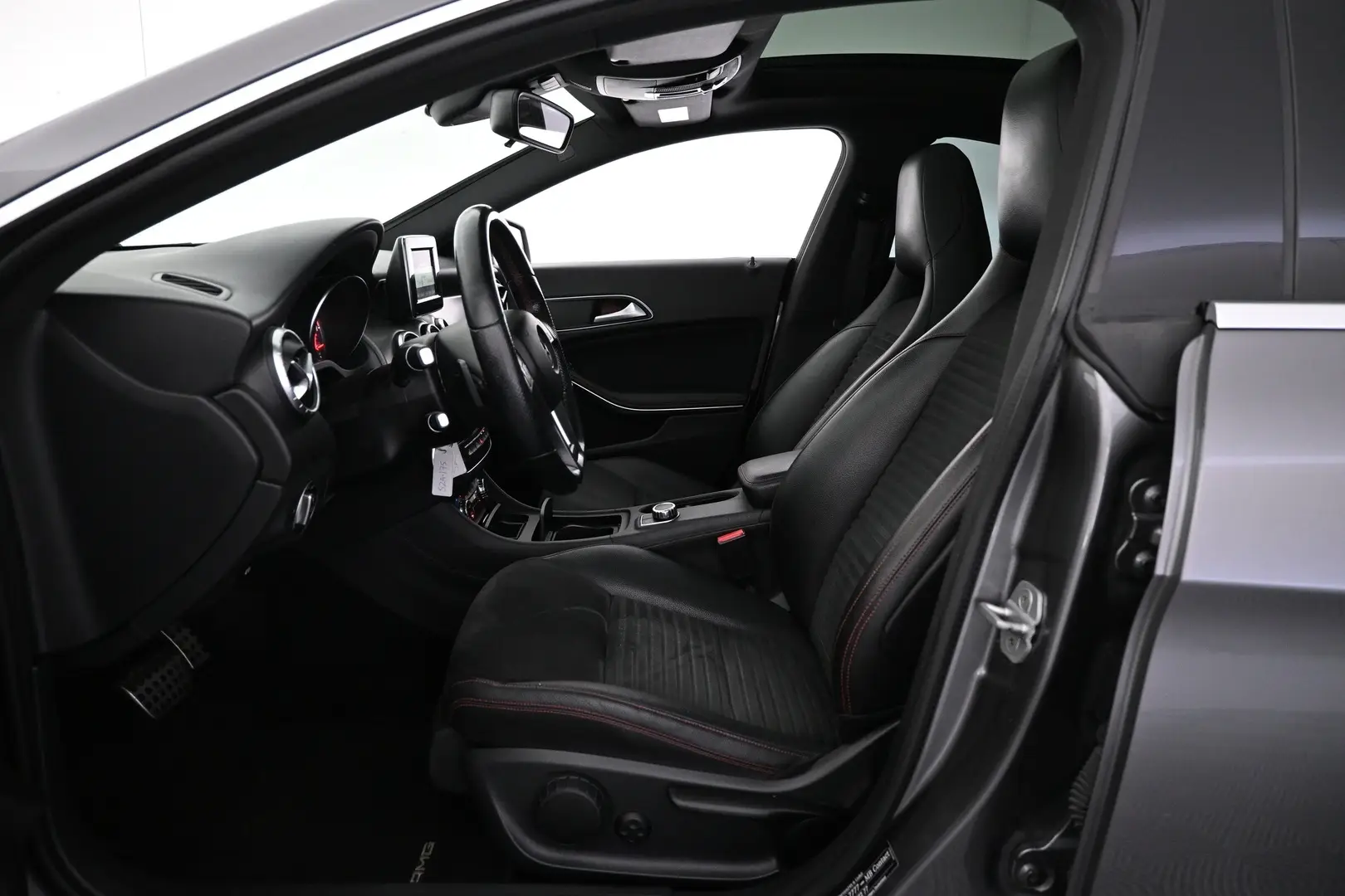 Car Image - 2SwKqRcRaUFfAt1ioTcqmF