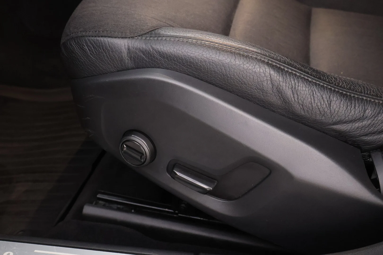 Car Image - 6JB5jHvpYUfalRTDphFWUs
