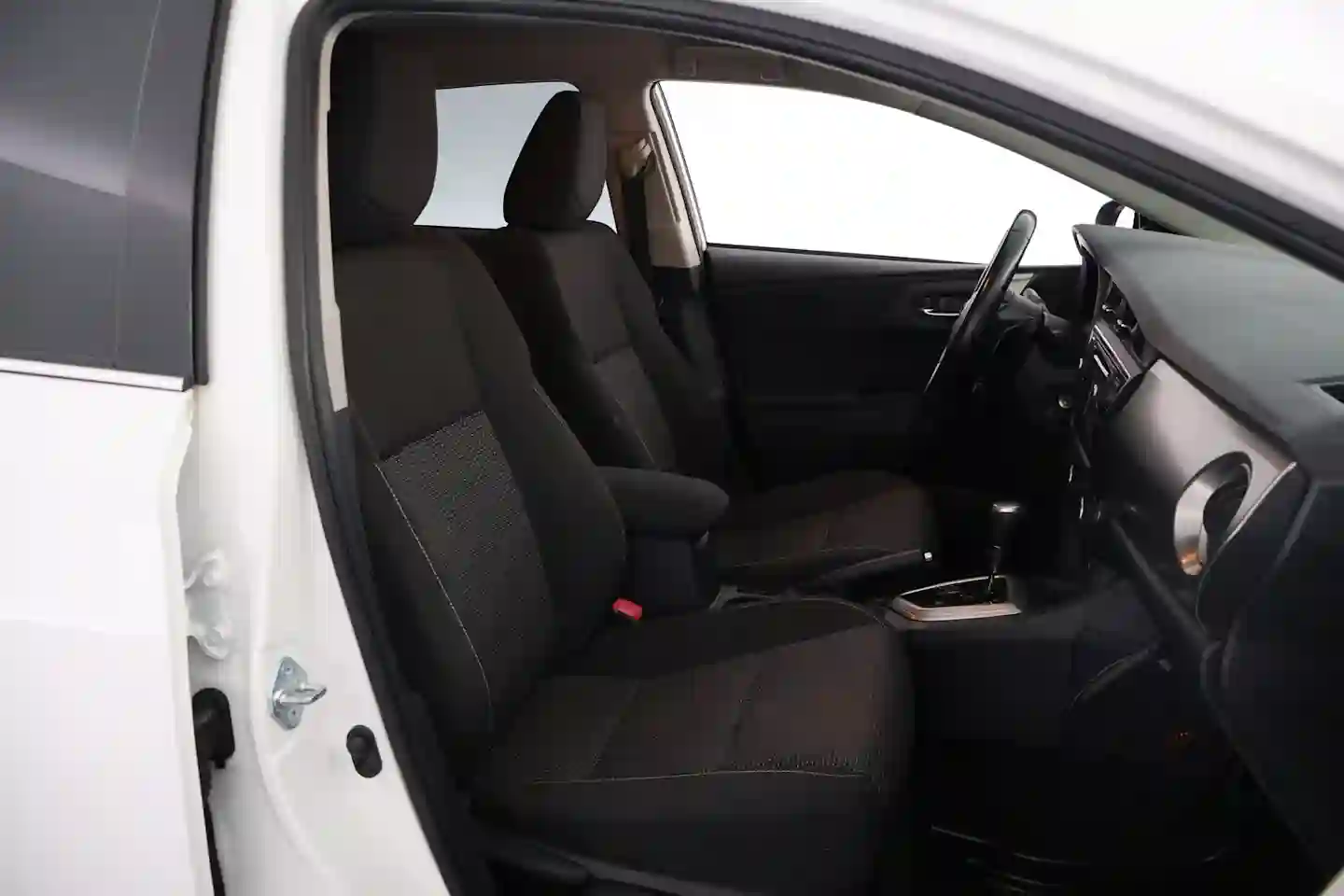 Car Image - 2pzL3Fp15PlvBHNJrLXWDV