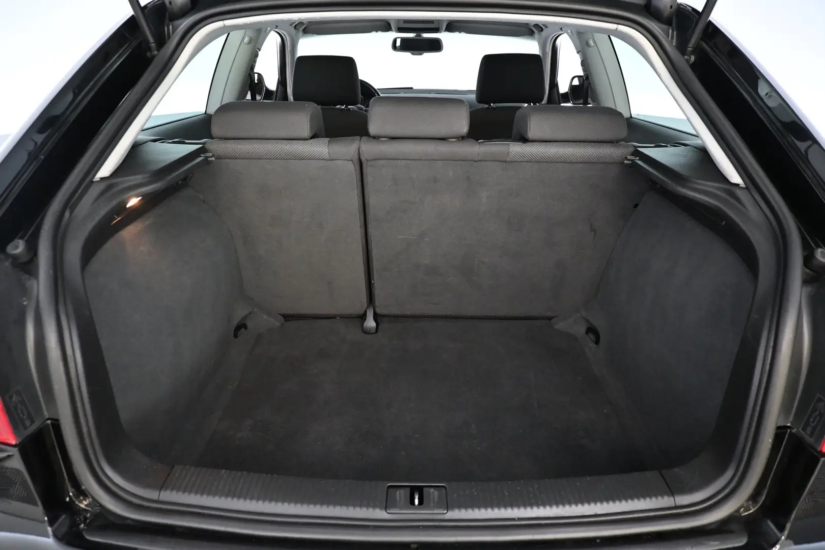 Car Image - 77i0YOQxEd3REugvMcAYaY