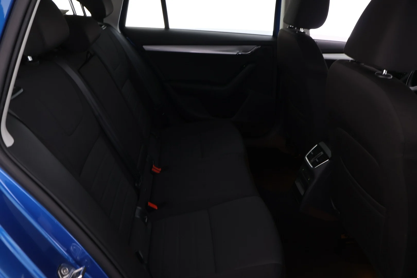 Car Image - 1KuFQjbEEaepXoIhdK35Oo