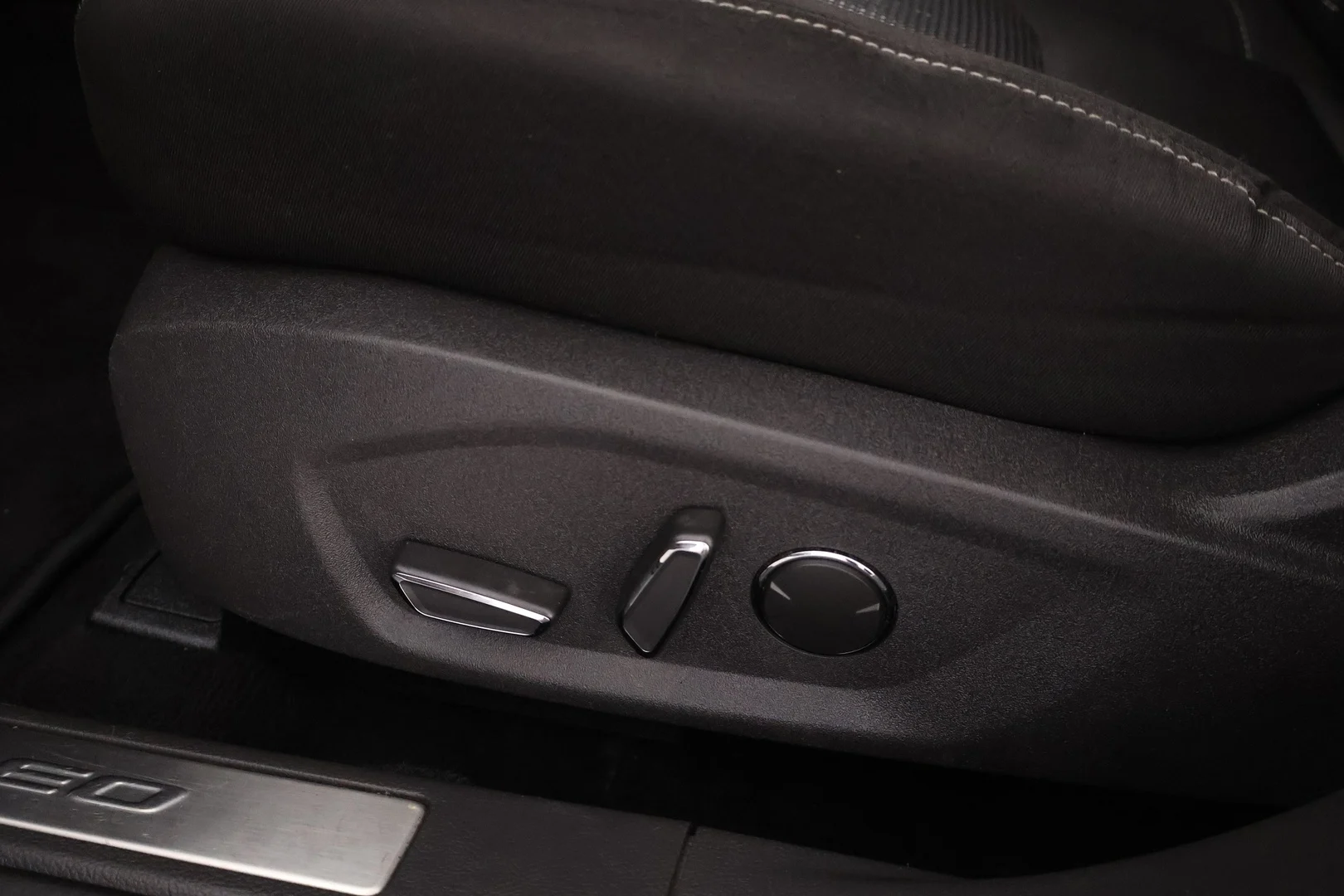 Car Image - 41xNm5eVGZkeySQj1LJCve